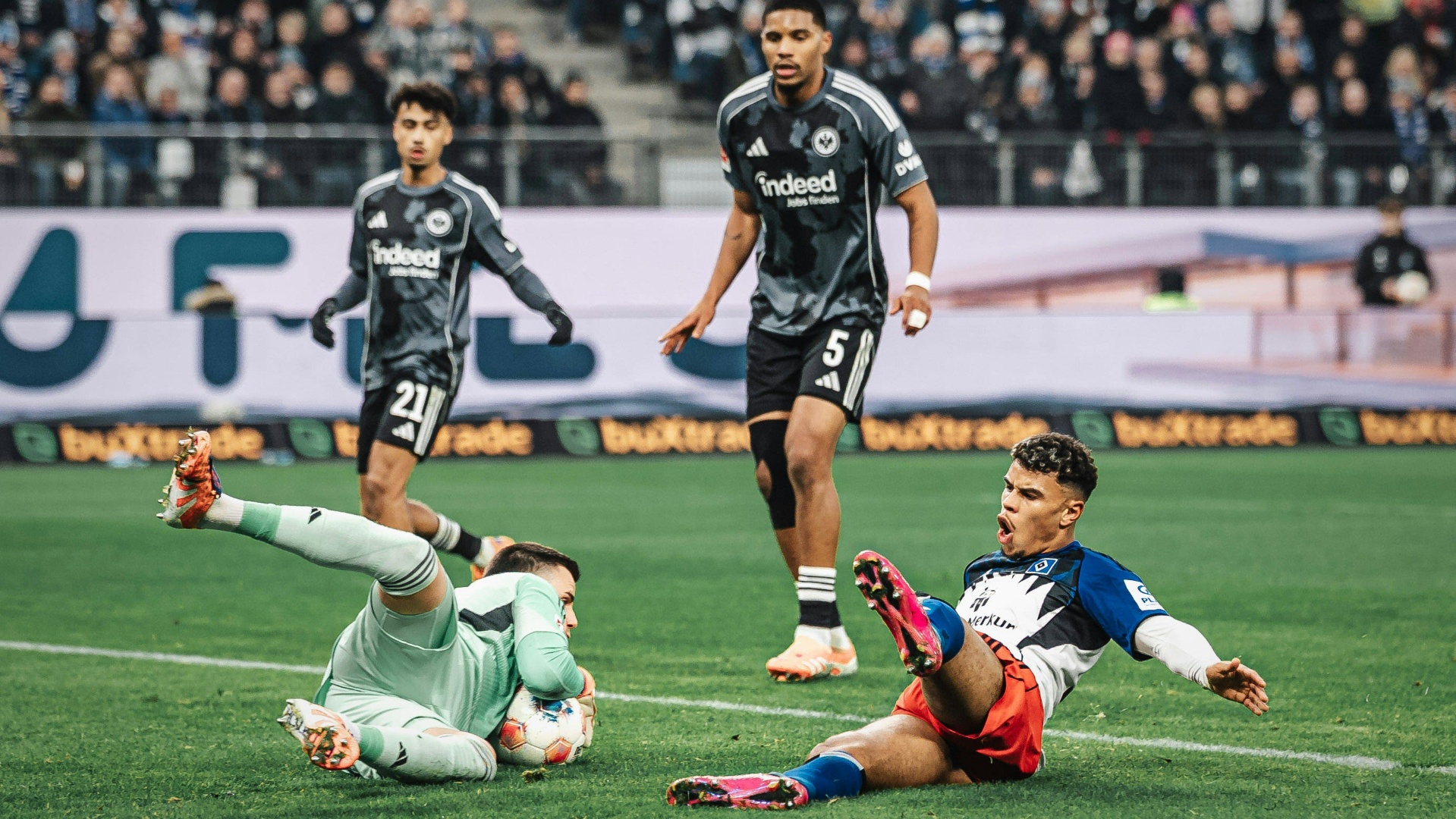 Eintracht Frankfurt erzielt Remis gegen HSV