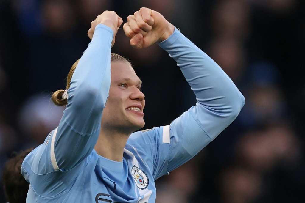 Haaland impulsa al Manchester City al liderato temporal Liverpool vence con apuros