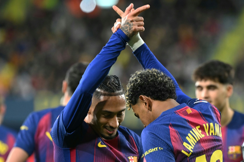 Barça derrota Villarreal por 2-0 com golos de Raphinha e Yamal e preserva o comando na Liga Espanhola