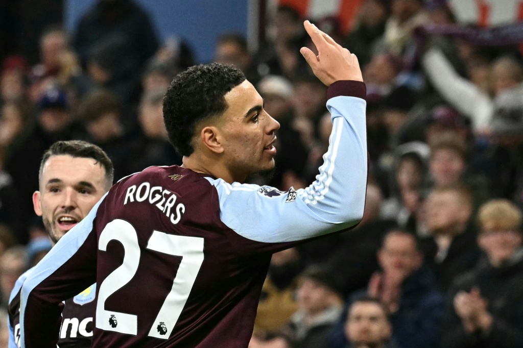 El Aston Villa derrota 2-1 al Manchester United y afianza su posición en el podio