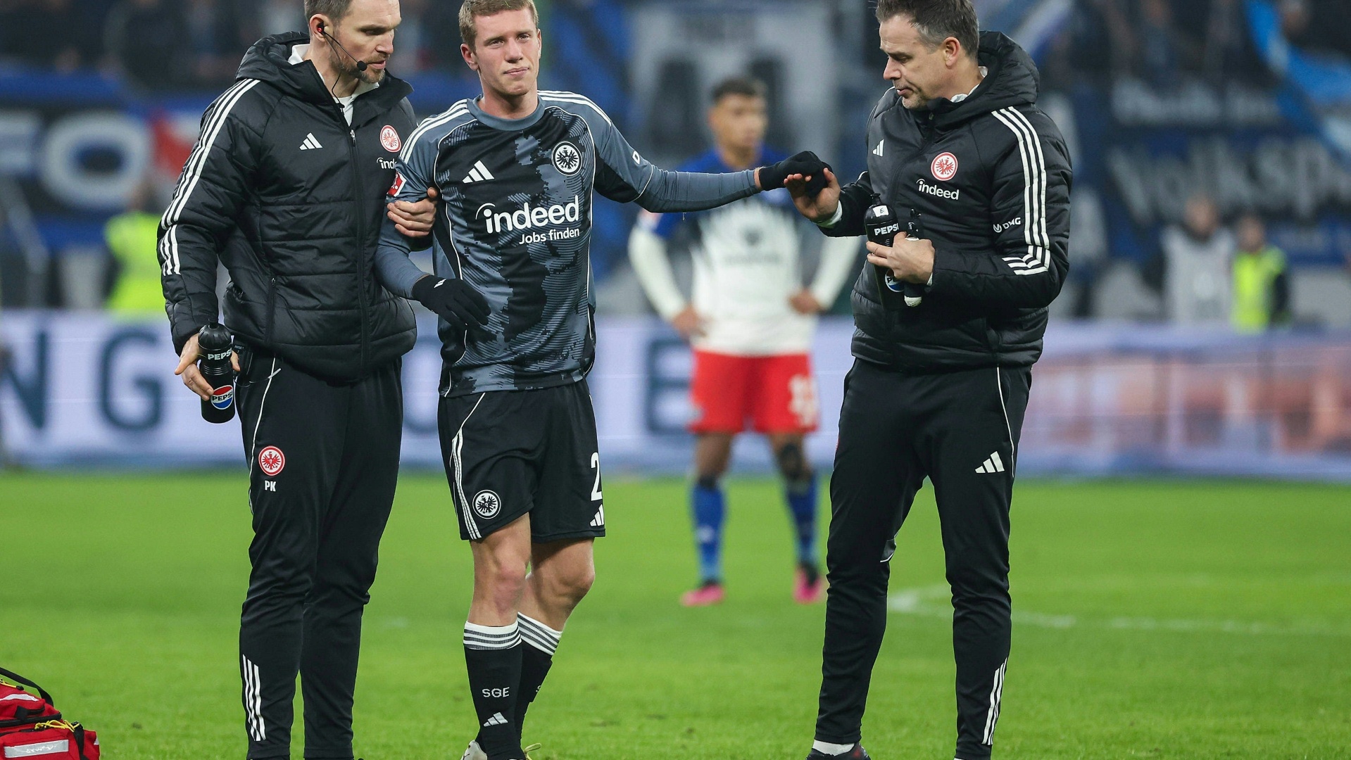 Frankfurts Baum erleidet Innenbandverletzung