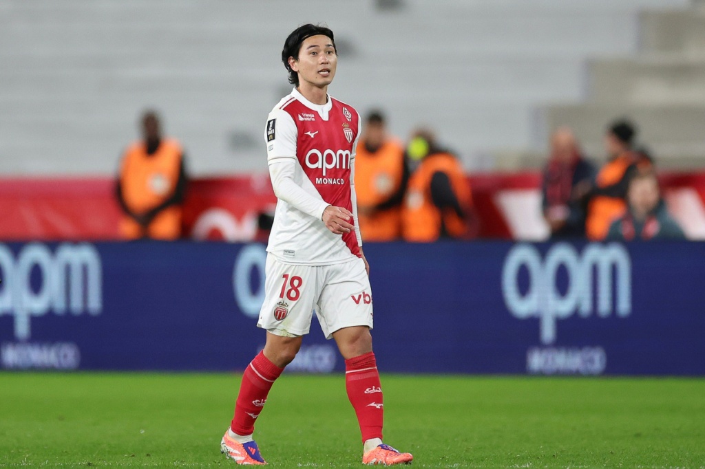 Minamino do Mónaco lesiona ligamento cruzado e arrisca ausência no Mundial