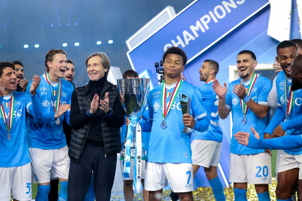 Napoli derrota Bologna por 2-0 com dupla de golos de David Neres e conquista Supercopa de Itália