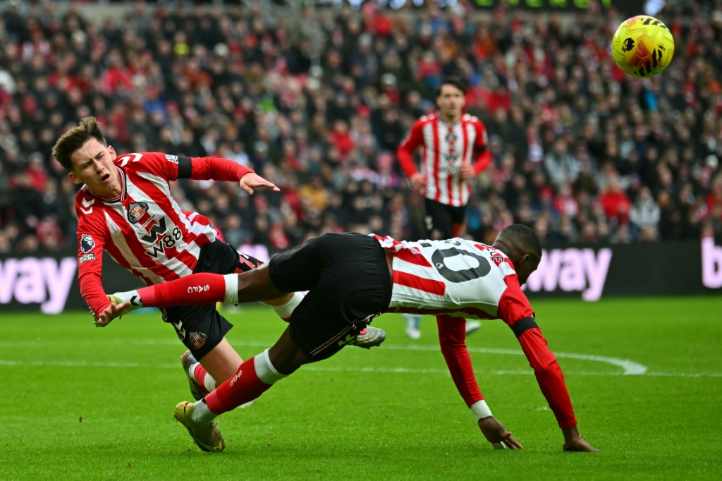 Sunderland empata em casa e segue em sétimo no Inglês