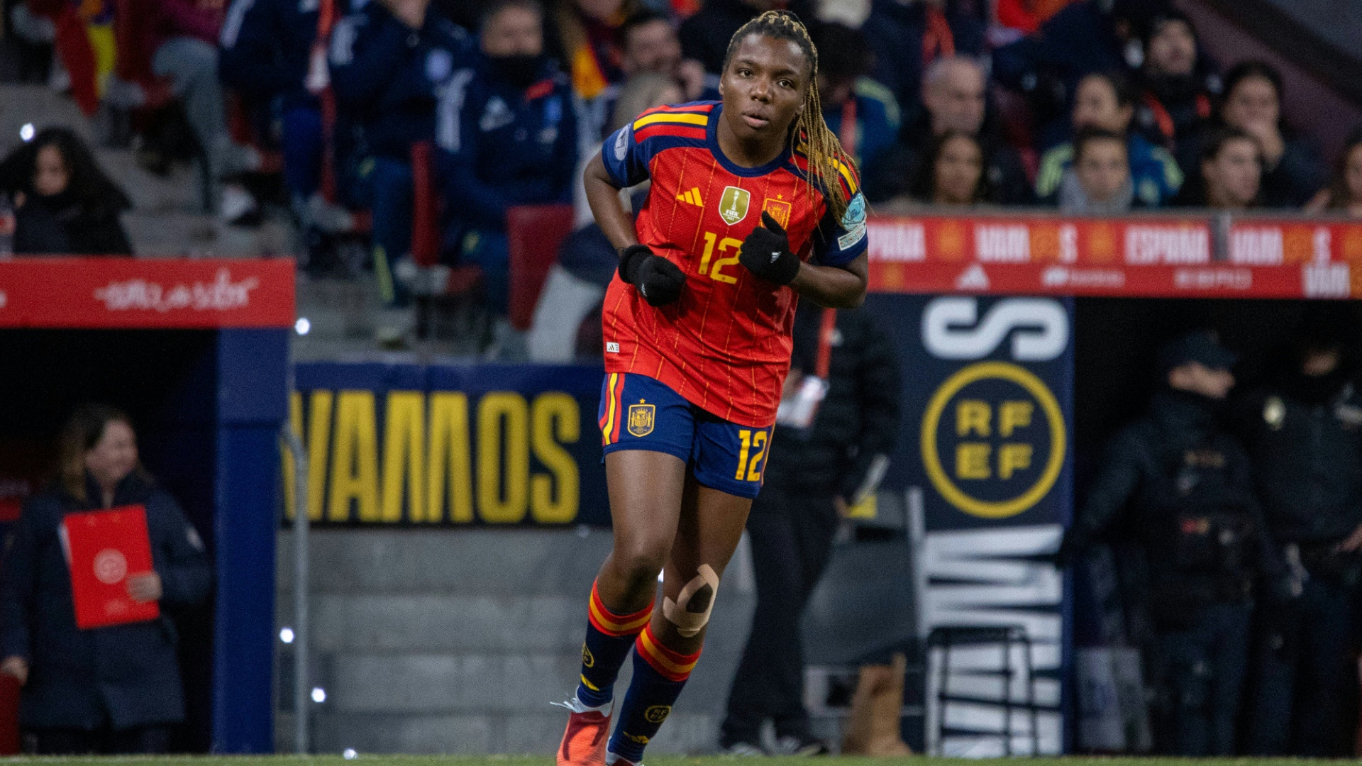 Bayern München holt Angreiferin Imade frühzeitig in den Kader zurück