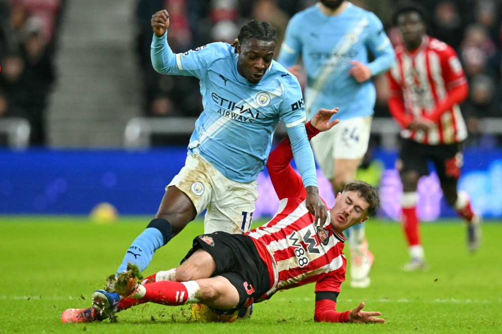 Man City's title bid dented by Sunderland stalemate
