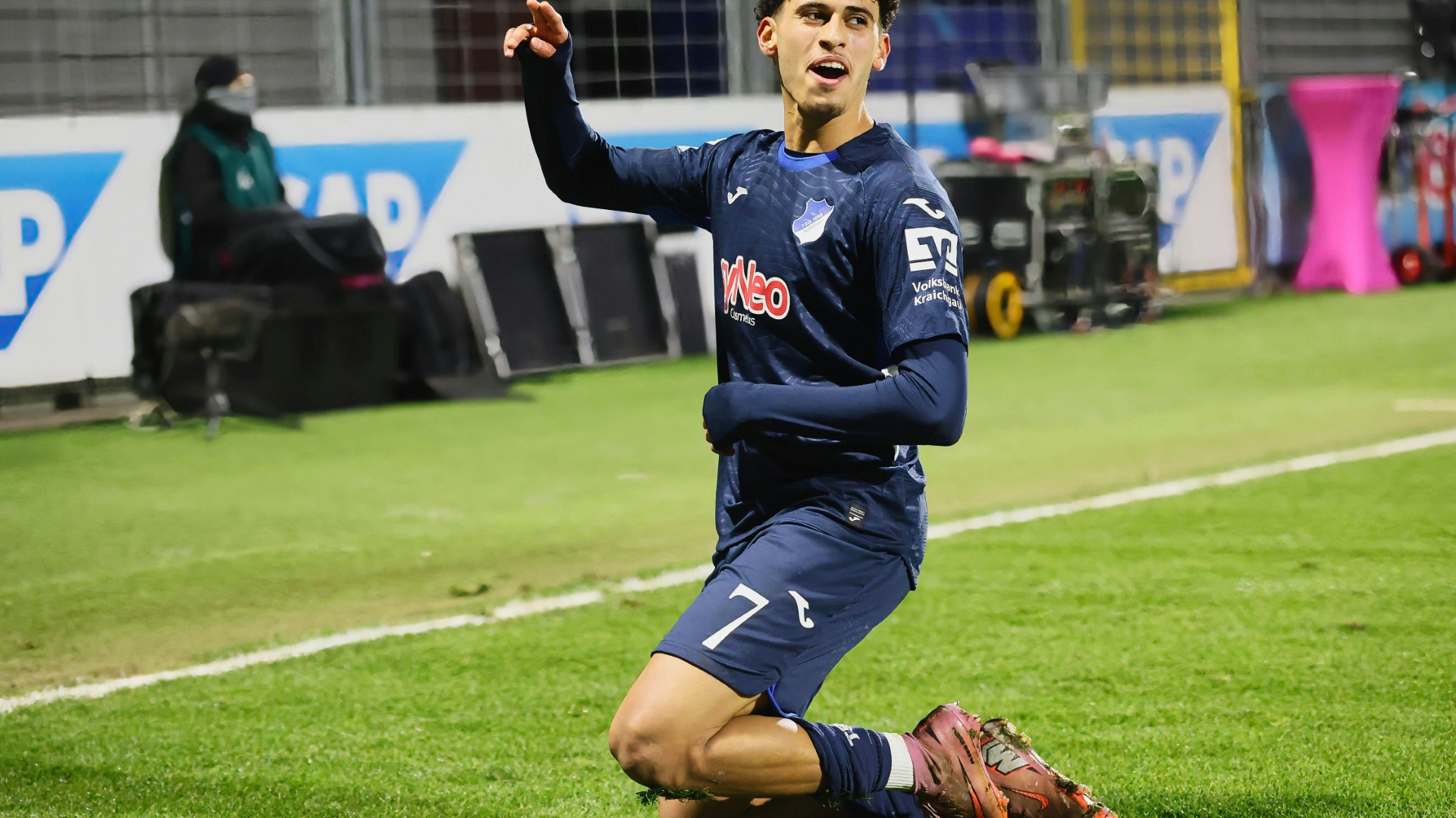 Eintracht Frankfurt verpflichtet Amaimouni-Echghouyab von Hoffenheim