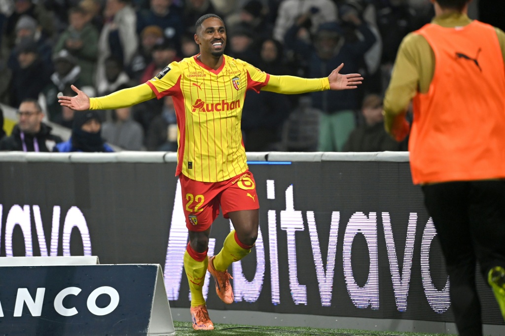 Lens allunga a quattro punti sul PSG in testa alla Ligue 1