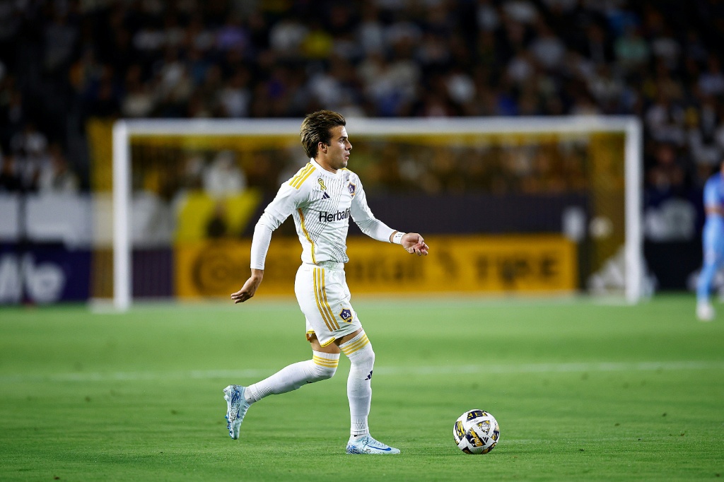 Riqui Puig no participará en la temporada 2026 del LA Galaxy por una nueva intervención en la rodilla