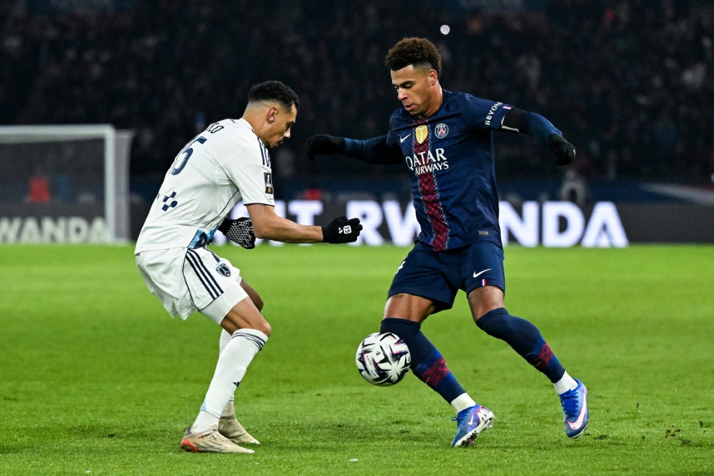 En Ligue 1 le PSG presque au complet bat le Paris FC dans le derby
