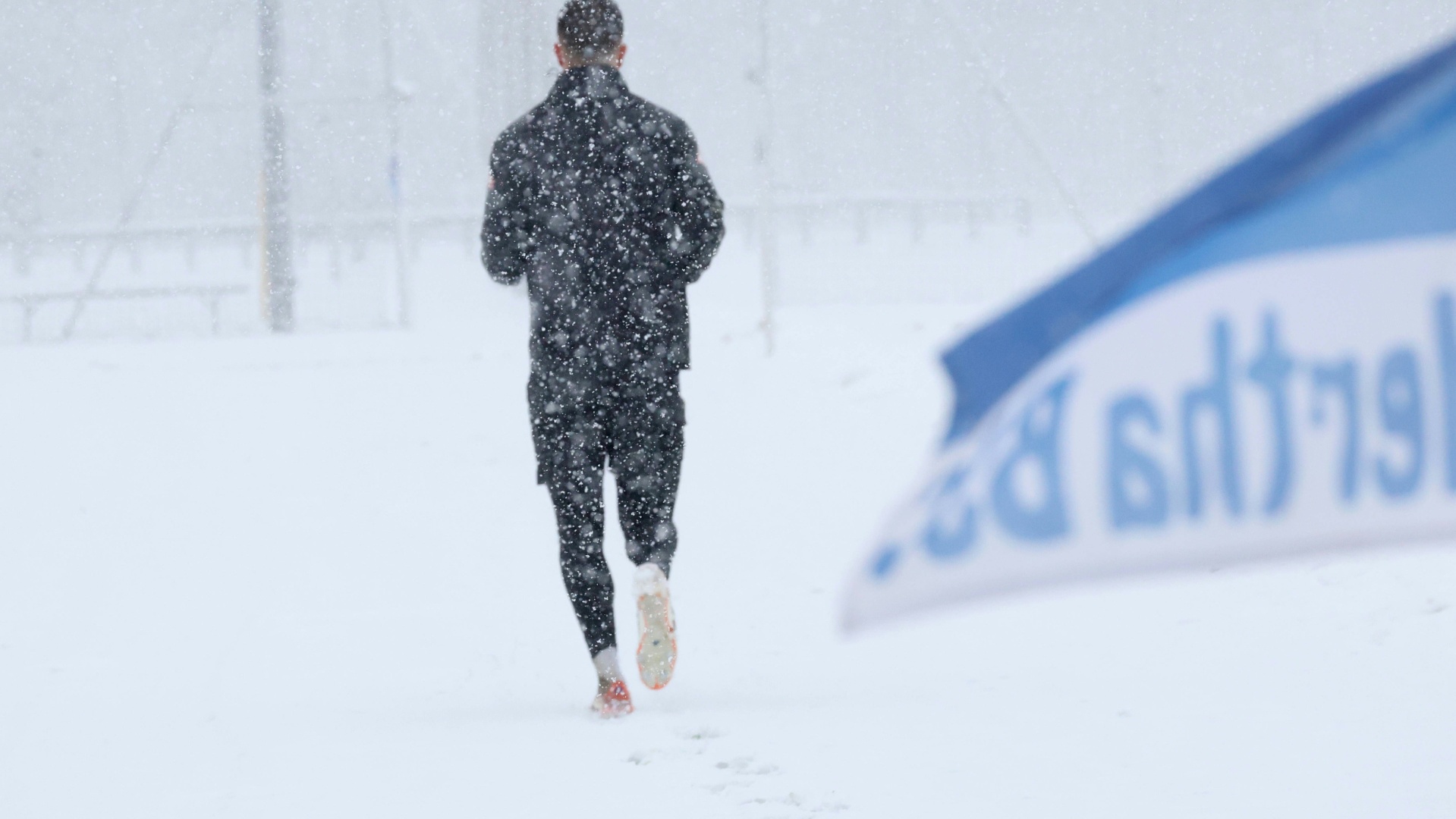 Nach Schneekaos: Hertha BSC fliegt Fans ins Trainingslager