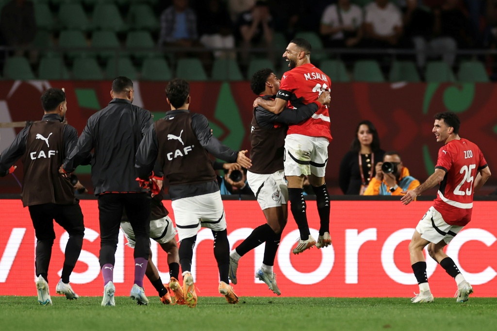 Salah bezorgt Egypte overwinning terwijl Osimhen Nigeria naar kwartfinales leidt van Afrika Cup