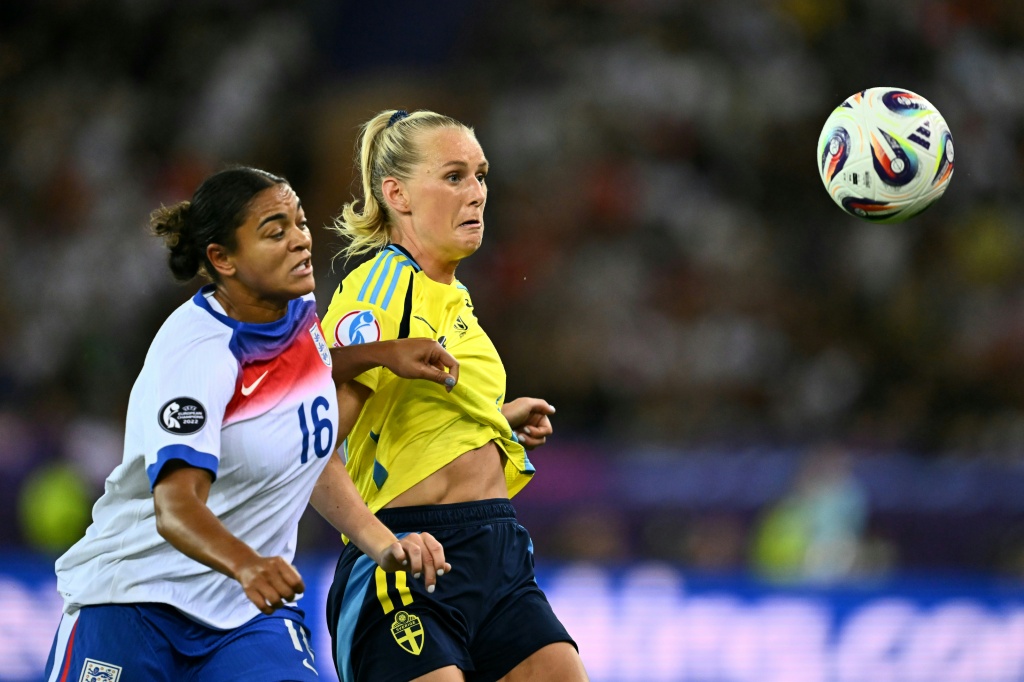 Muž se přiznal k zasílání odpůrných zpráv anglické fotbalistce Carterové