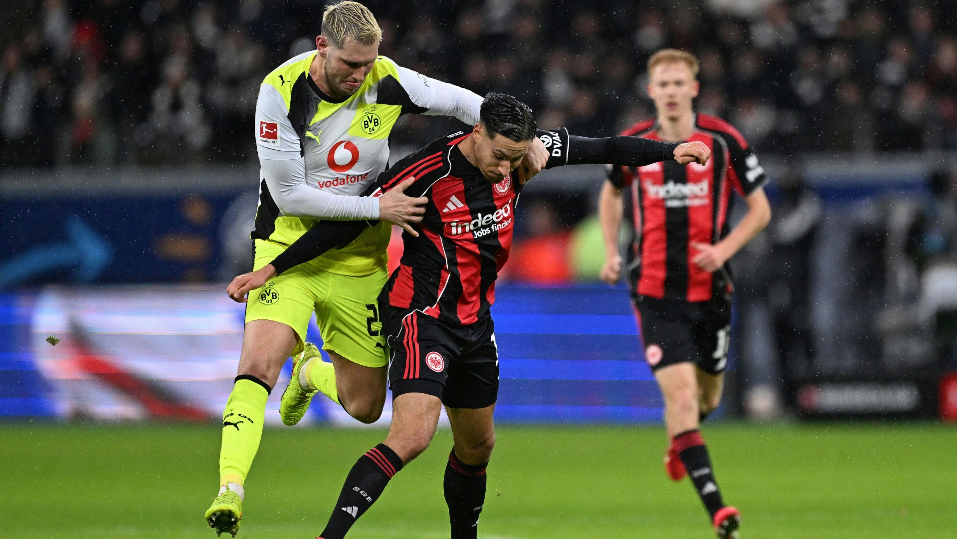 Wildes Ende: Chukwuemeka sichert BVB einen Punkt