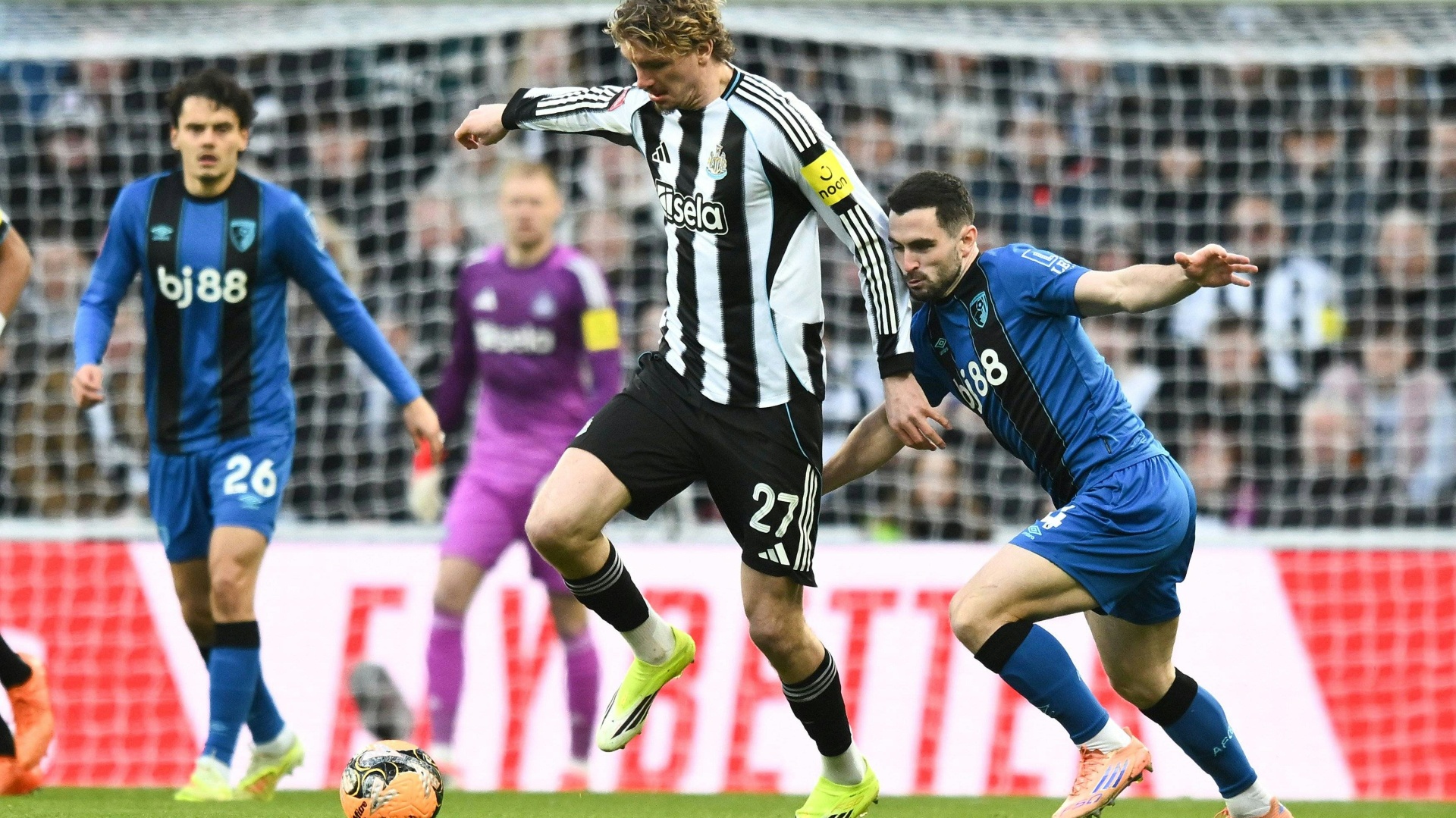 Woltemade im FA Cup Elfmeter verpasst aber trotzdem im Rennen