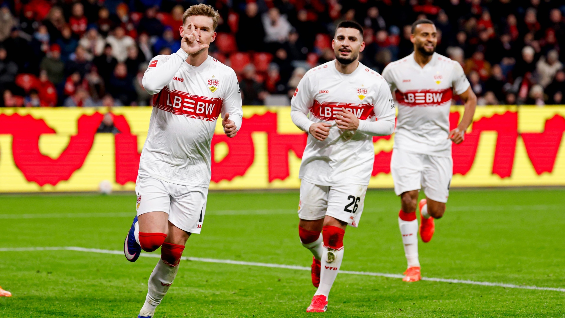 Hoeneß löst den Bann Stuttgart überwaltigt Bayer Leverkusen