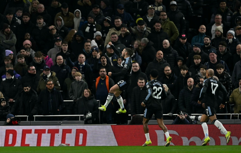 Aston Villa elimina Tottenham por 2-1 e avança na Taça de Inglaterra