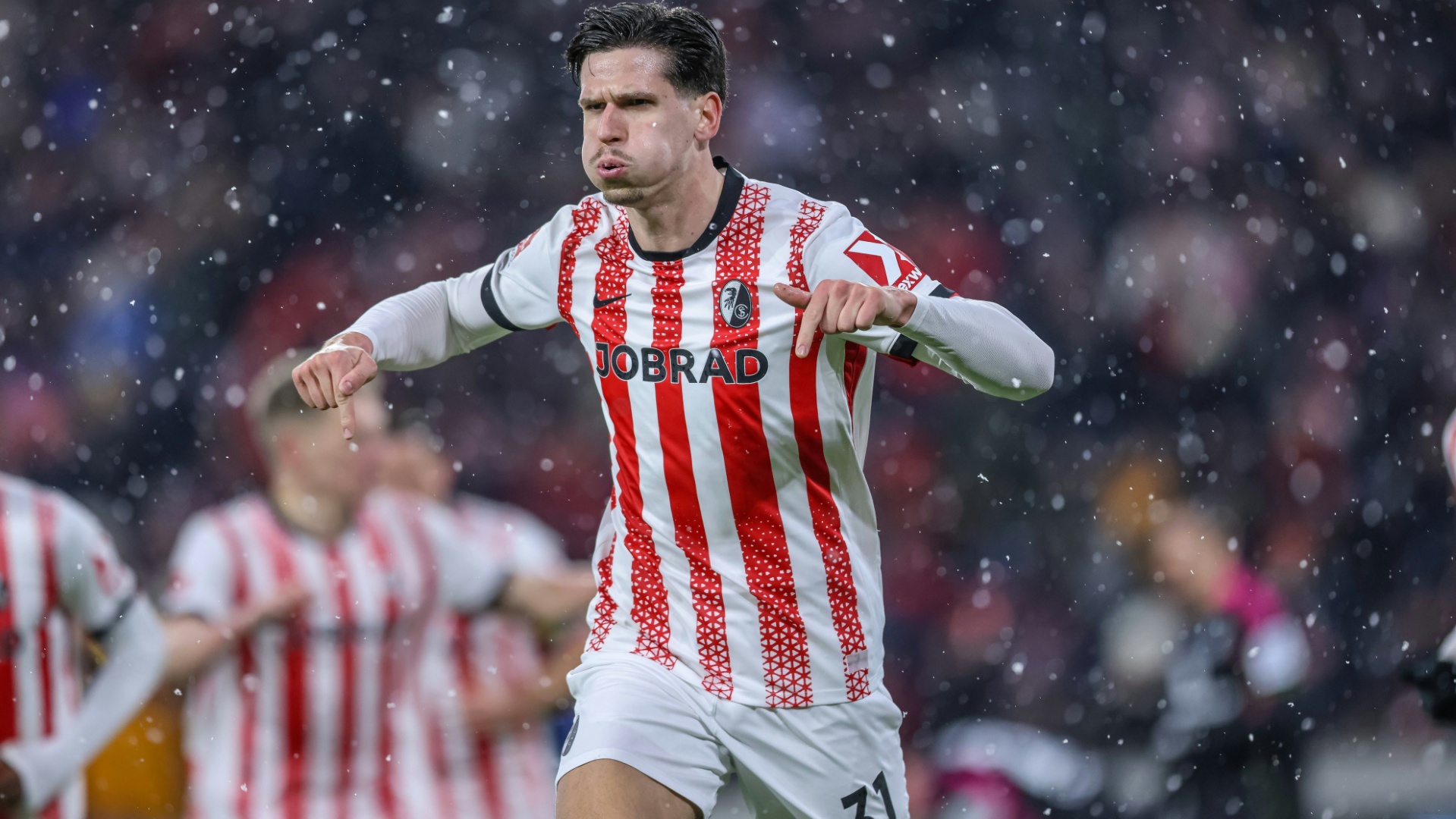 Matanovic aus Hamburg feiert entscheidenden Siegtreffer gegen HSV