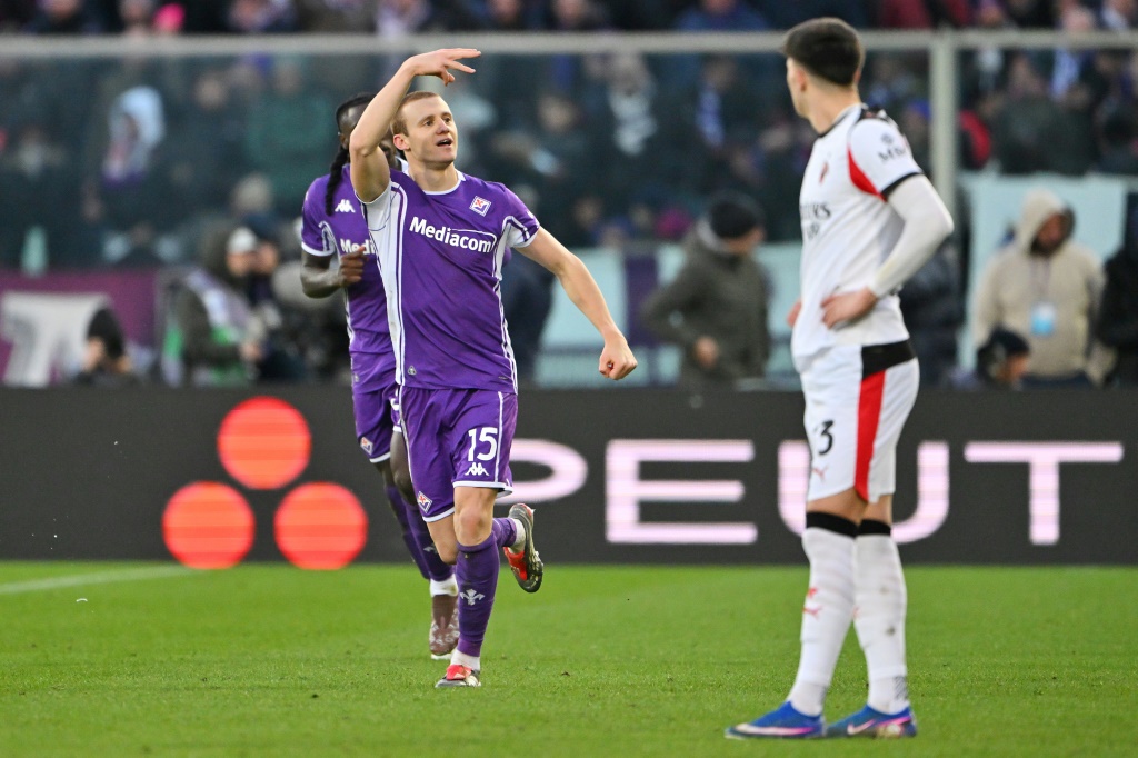 Милан вырывает ничью на последней минуте у Фиорентины перед матчем Интера с Наполи