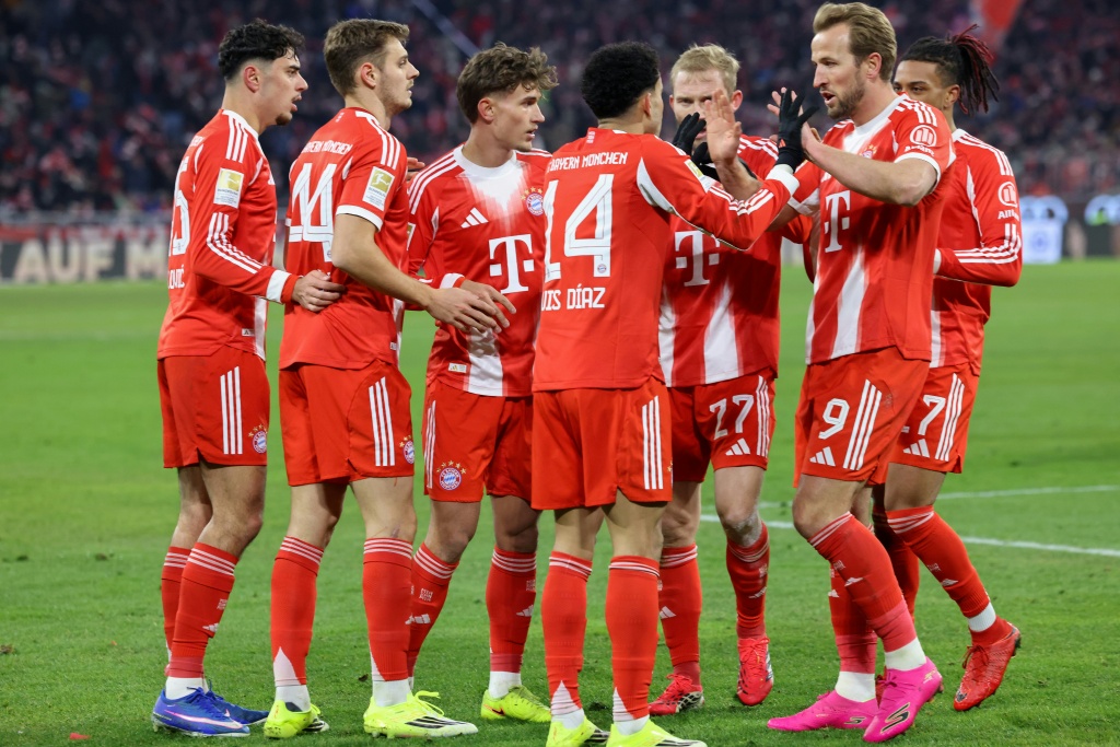 Bayern goleia Wolfsburg por 8-1 e avança rumo ao campeonato alemão