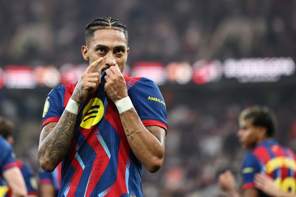 Barcelona vence Real Madrid (3-2) e é bicampeão da Supercopa da Espanha