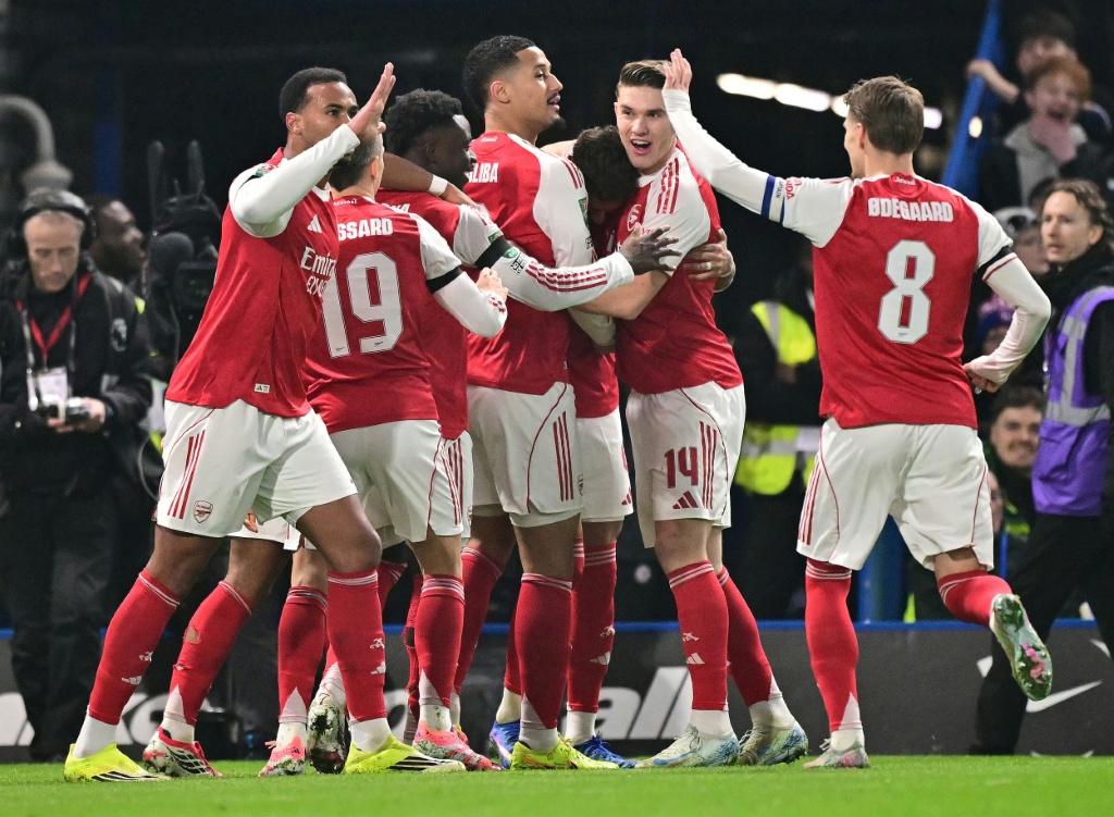 Arsenal derrota Chelsea por 3-2 em Stamford Bridge no primeiro jogo das meias-finais da Taça da Liga Inglesa