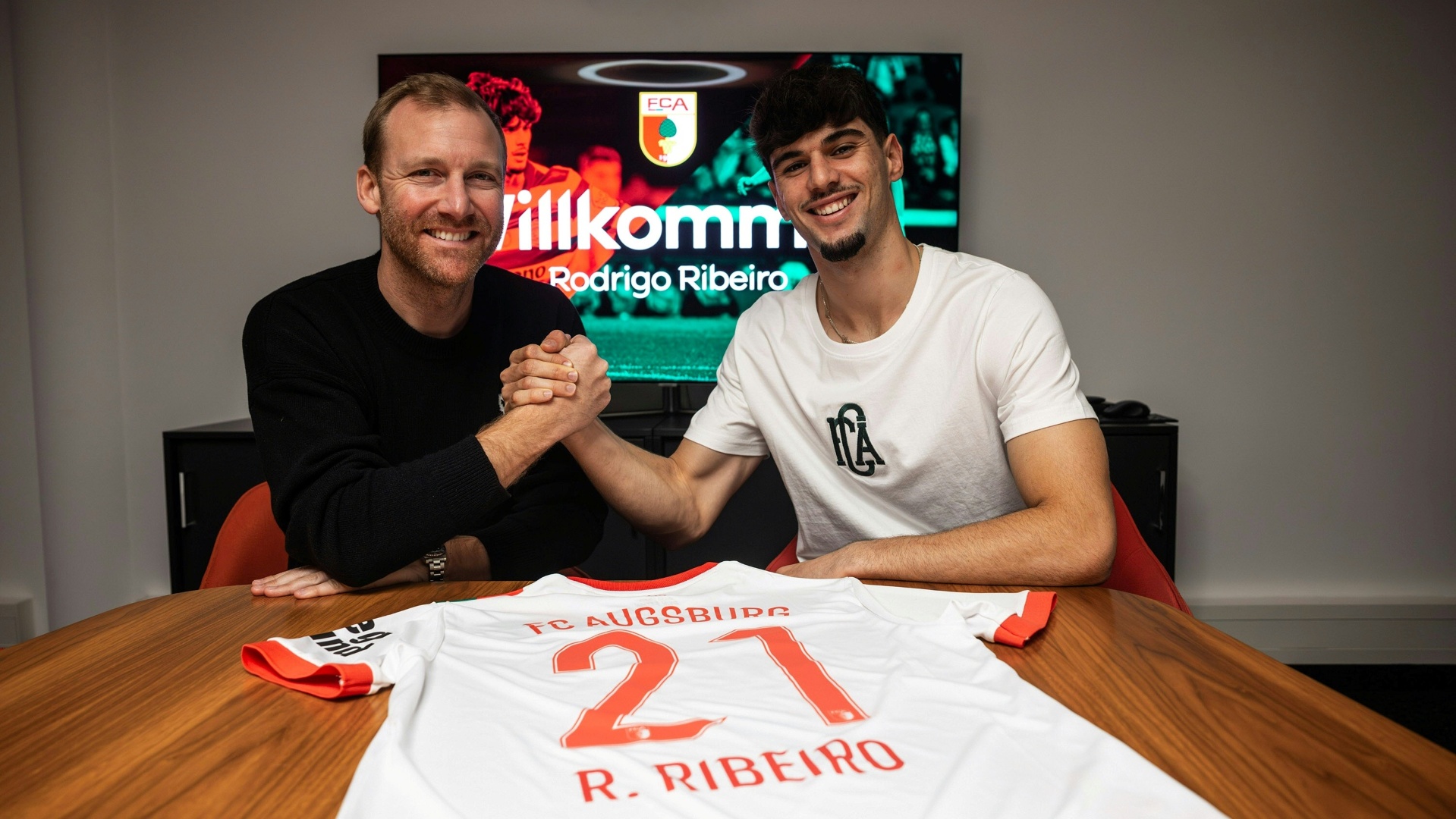 FC Augsburg verpflichtet Stürmer Rodrigo Ribeiro