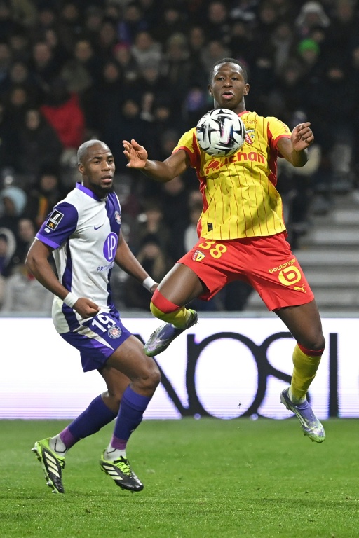 Ligue 1 : Paris SG en quête de revanche Lens leader en solitaire