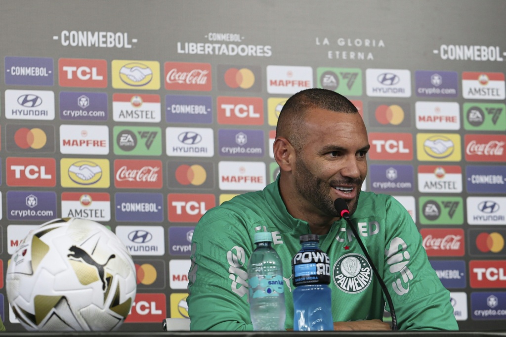 O Grêmio confirma a chegada do guarda-redes Weverton