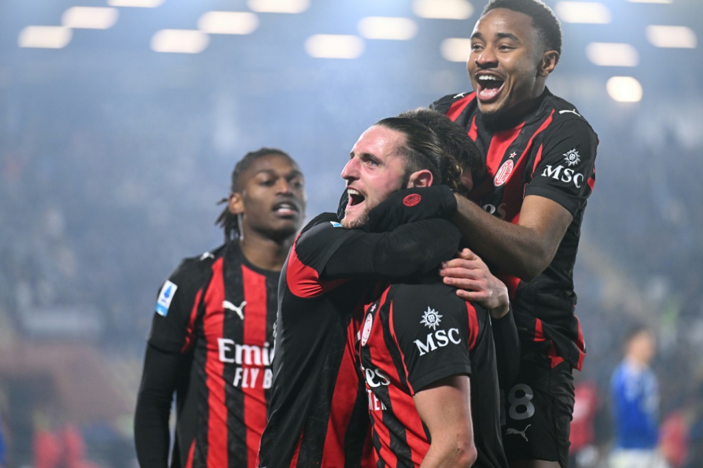 Rabiot sparks AC Milans French inspired triumph against Como to trail Inter closely