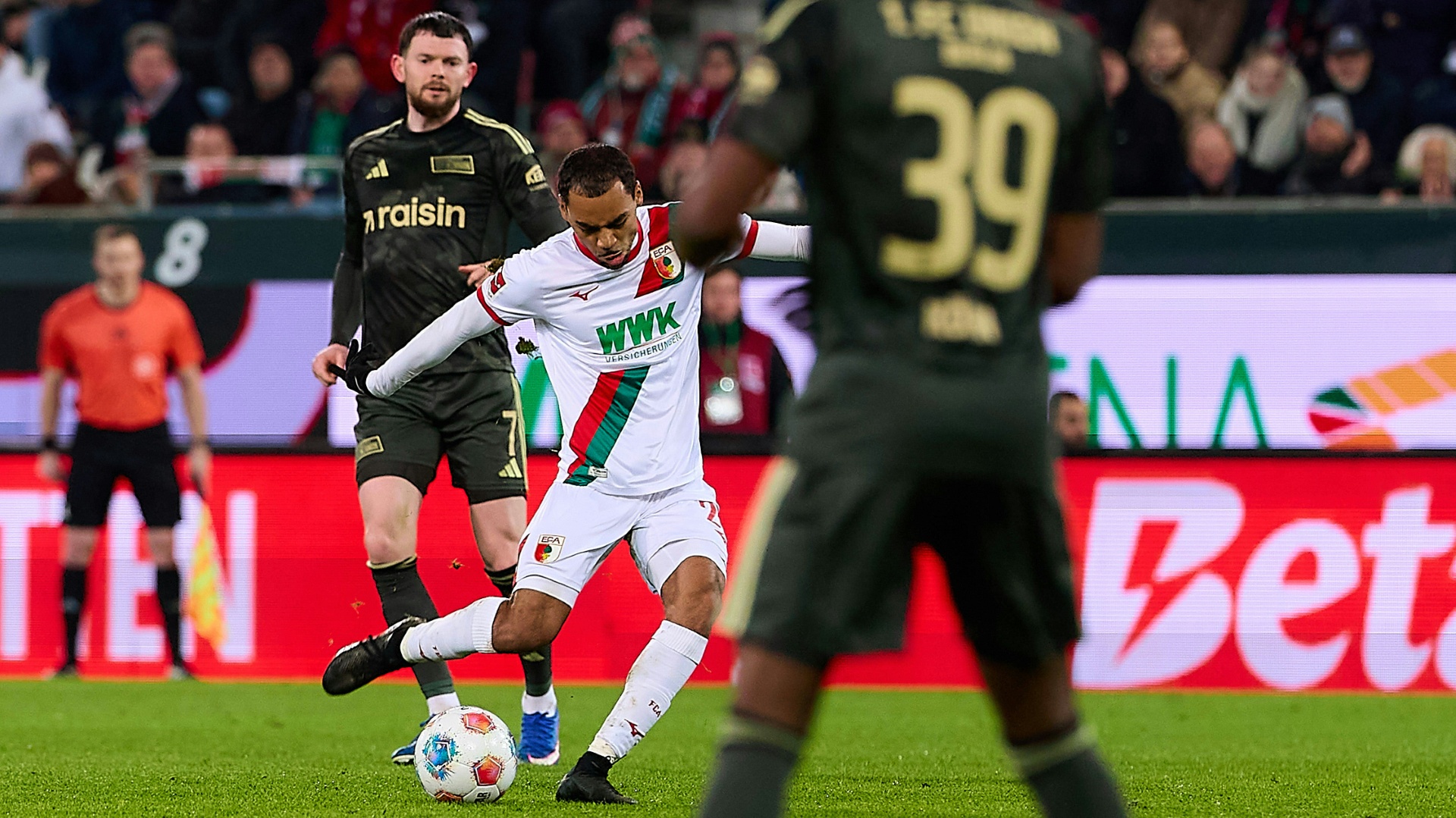 Führung verpasst: Augsburg bleibt im Abstiegskampf stecken