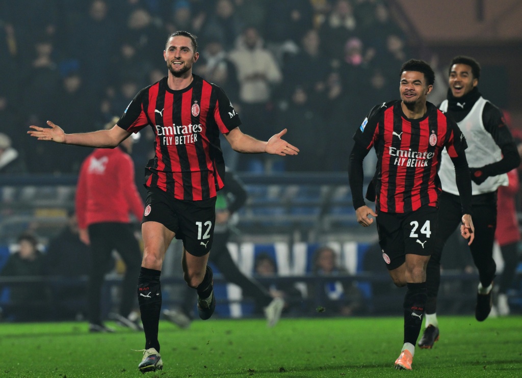 En Italie: l'AC Milan triomphe de Côme et se rapproche de l'Inter