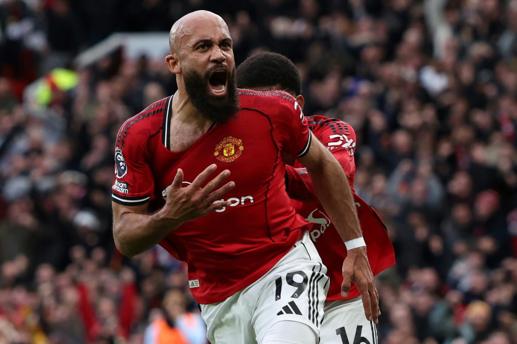 Manchester United derrota City por 2-0 na estreia de Carrick e Arsenal pode alargar liderança