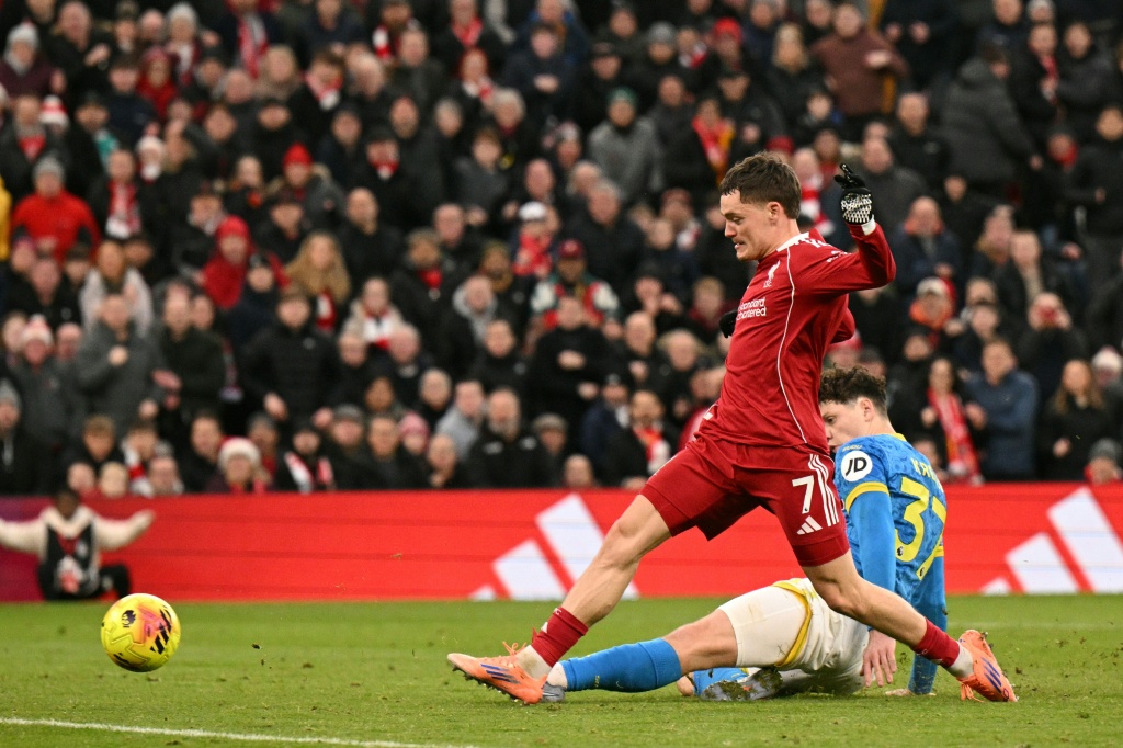 Liverpool empata con el Burnley y se aleja del liderato Chelsea derrota al Brentford con solidez