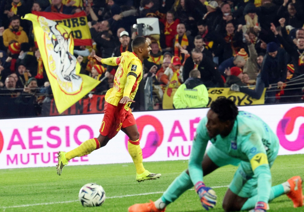 Ligue 1 Lens résiste à Auxerre et reste leader grâce à Saïd