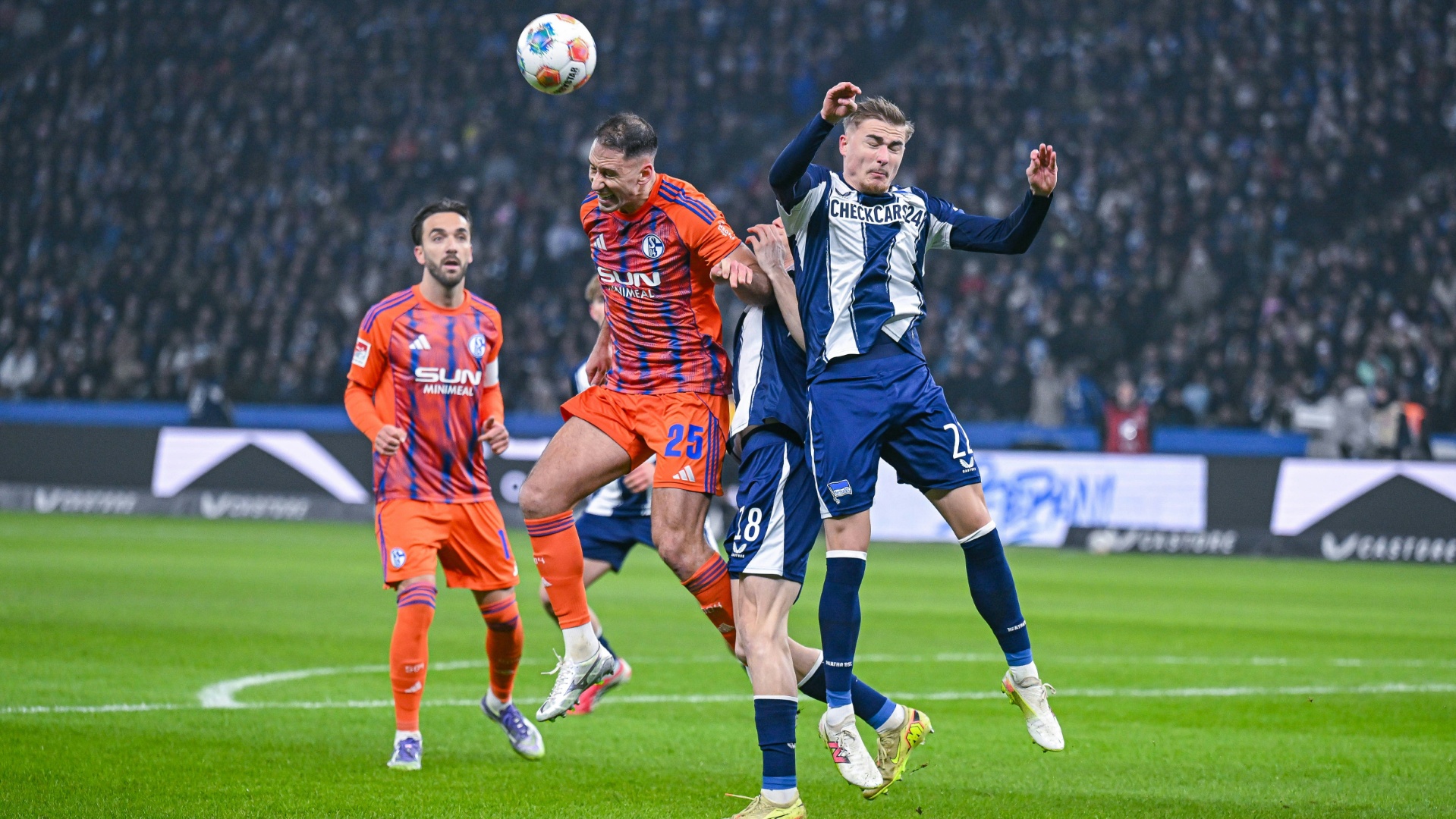 Proteste werfen Schatten auf Remis zwischen Hertha und Schalke