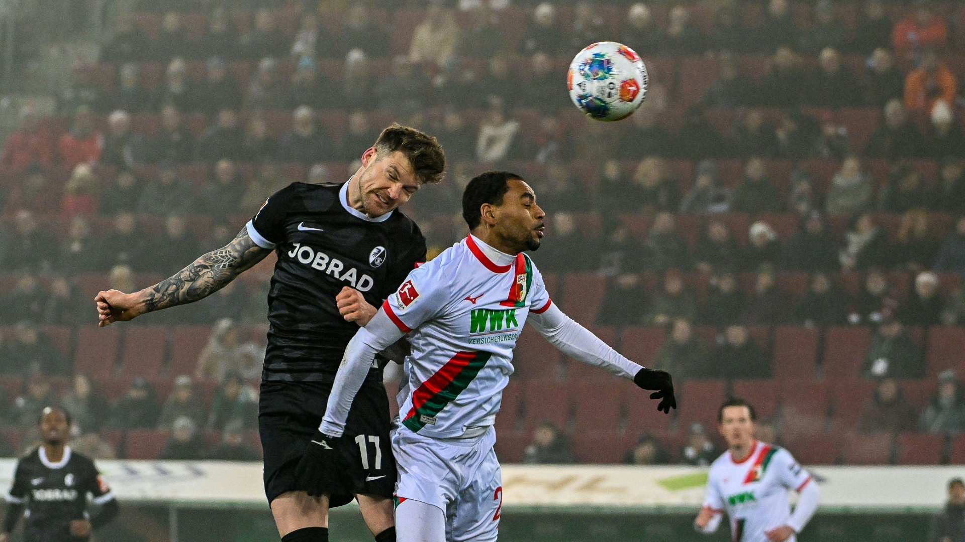 Turbulente Halbzeit: Augsburg versäumt den Ausbruch