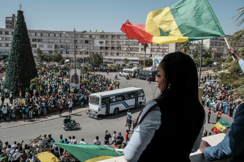 Jogadores do Senegal acolhidos com festa após vitória na Taça das Nações Africanas