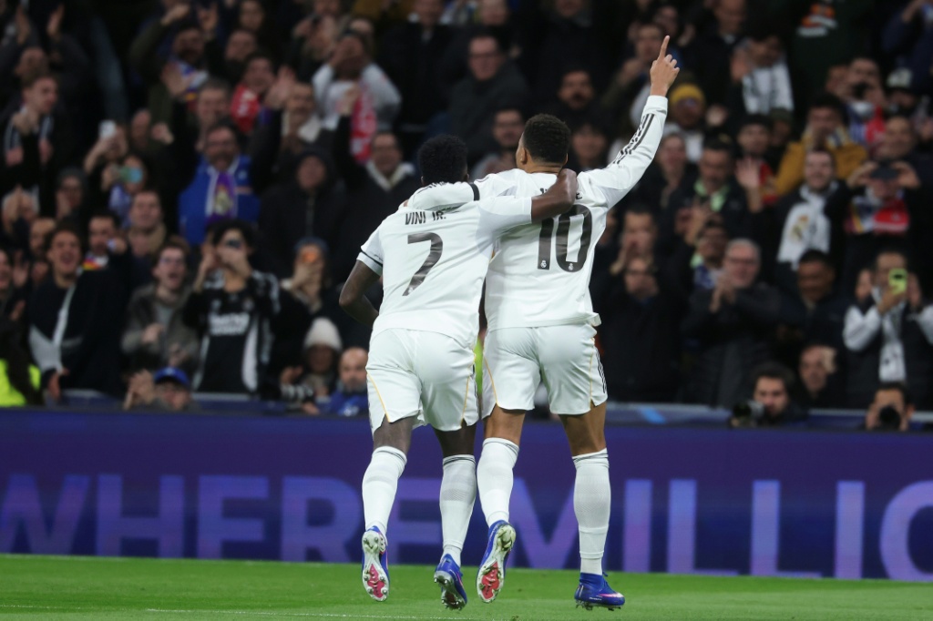 Arsenal asegura pase a octavos en Champions mientras PSG y Manchester City enfrentan dificultades