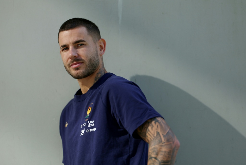 Lucas Hernández do PSG enfrenta acusações de tráfico humano e emprego ilegal em França