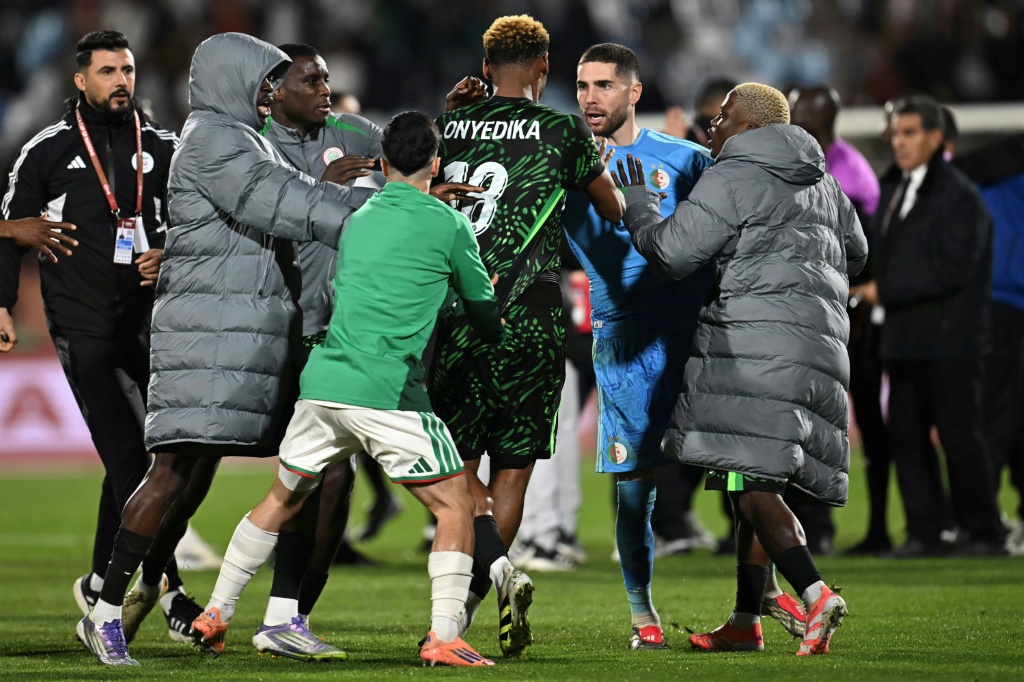Pemain Aljazair Zidane dan Belghali Diskors atas Keributan dengan Nigeria di Piala Afrika