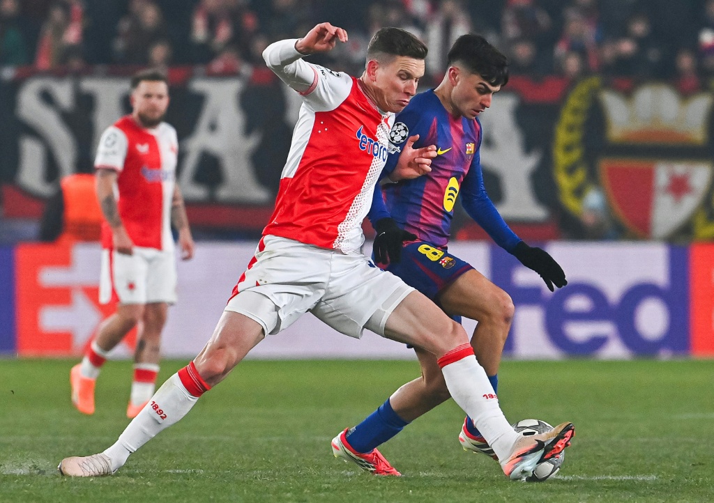 Lesão muscular deixa Pedri fora do Barcelona por um mês