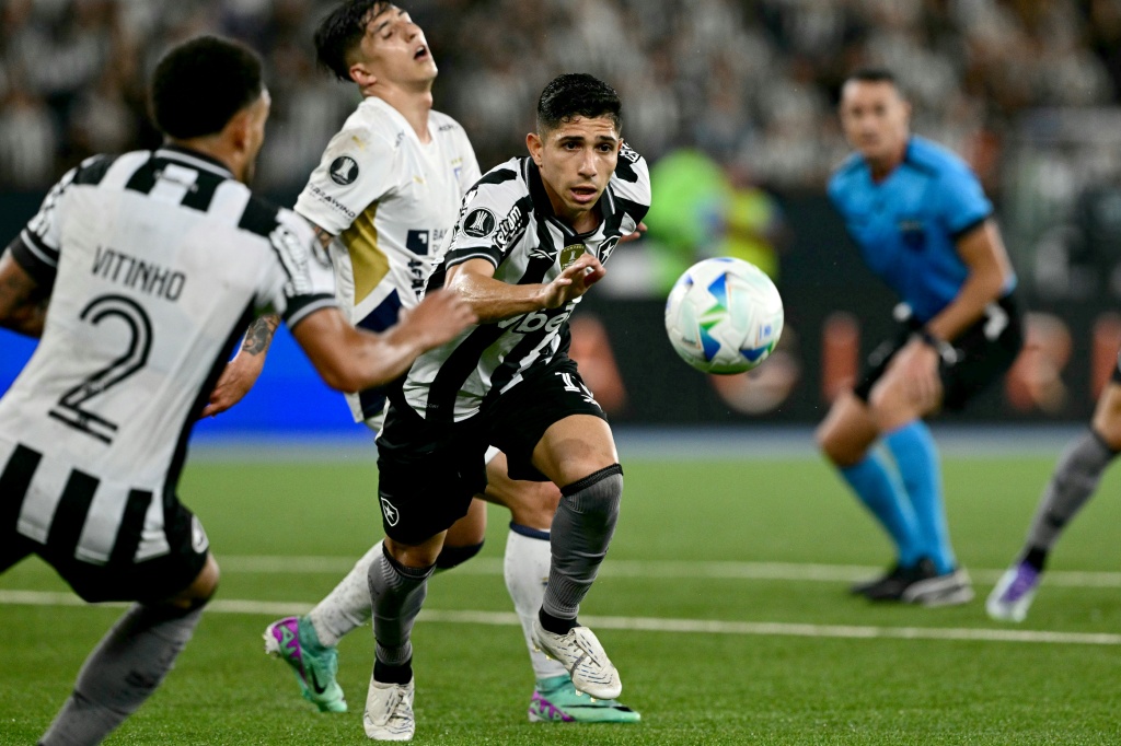 Fluminense contrata o médio venezuelano Savarino proveniente do Botafogo