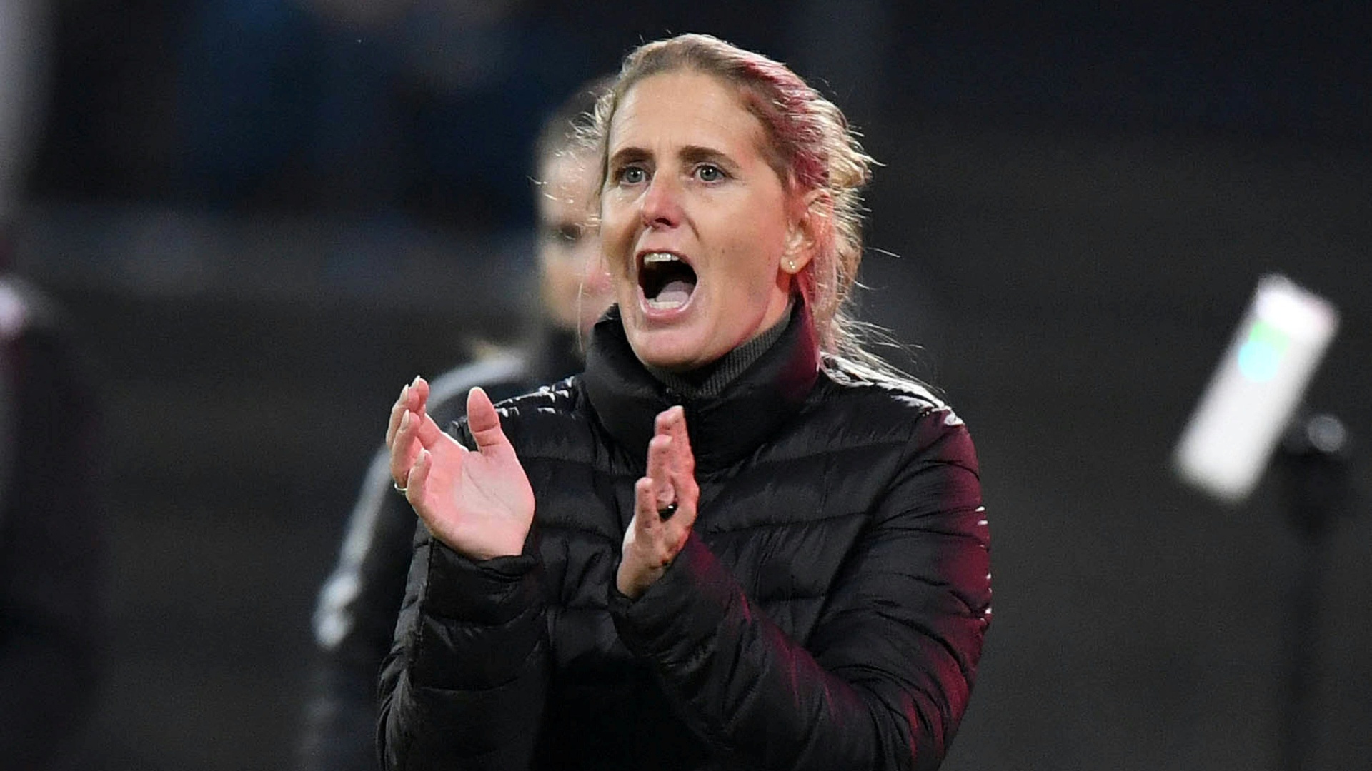 1. FC Köln verlängert Vertrag mit Trainerin Britta Carlson