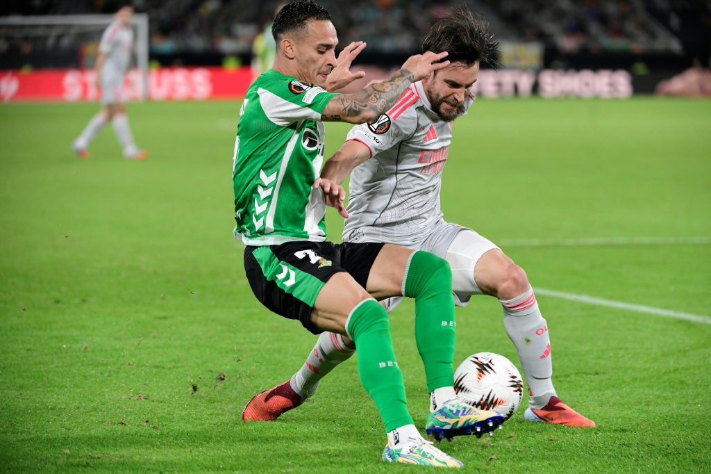 Tagliafico lesiona-se e ficará indisponível para o Lyon durante um mês