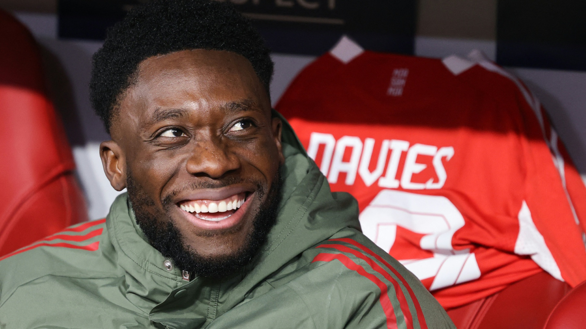 FC Bayern: Alphonso Davies kehrt in Startelf zurück, Jonas Urbig löst Neuer ab