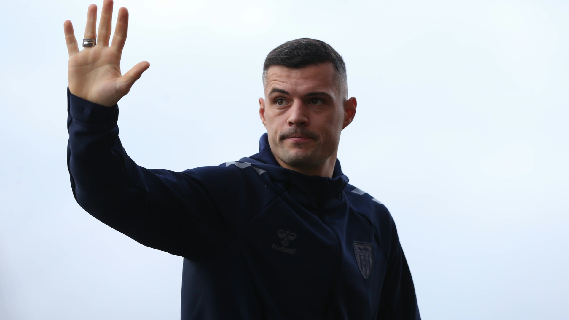 Partie gestoppt: Xhaka streitet mit Zuschauer