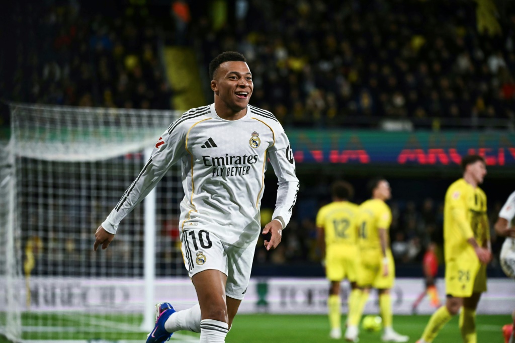 Real Madrid derrota Villarreal com dois golos de Mbappé e assume liderança na Liga Espanhola