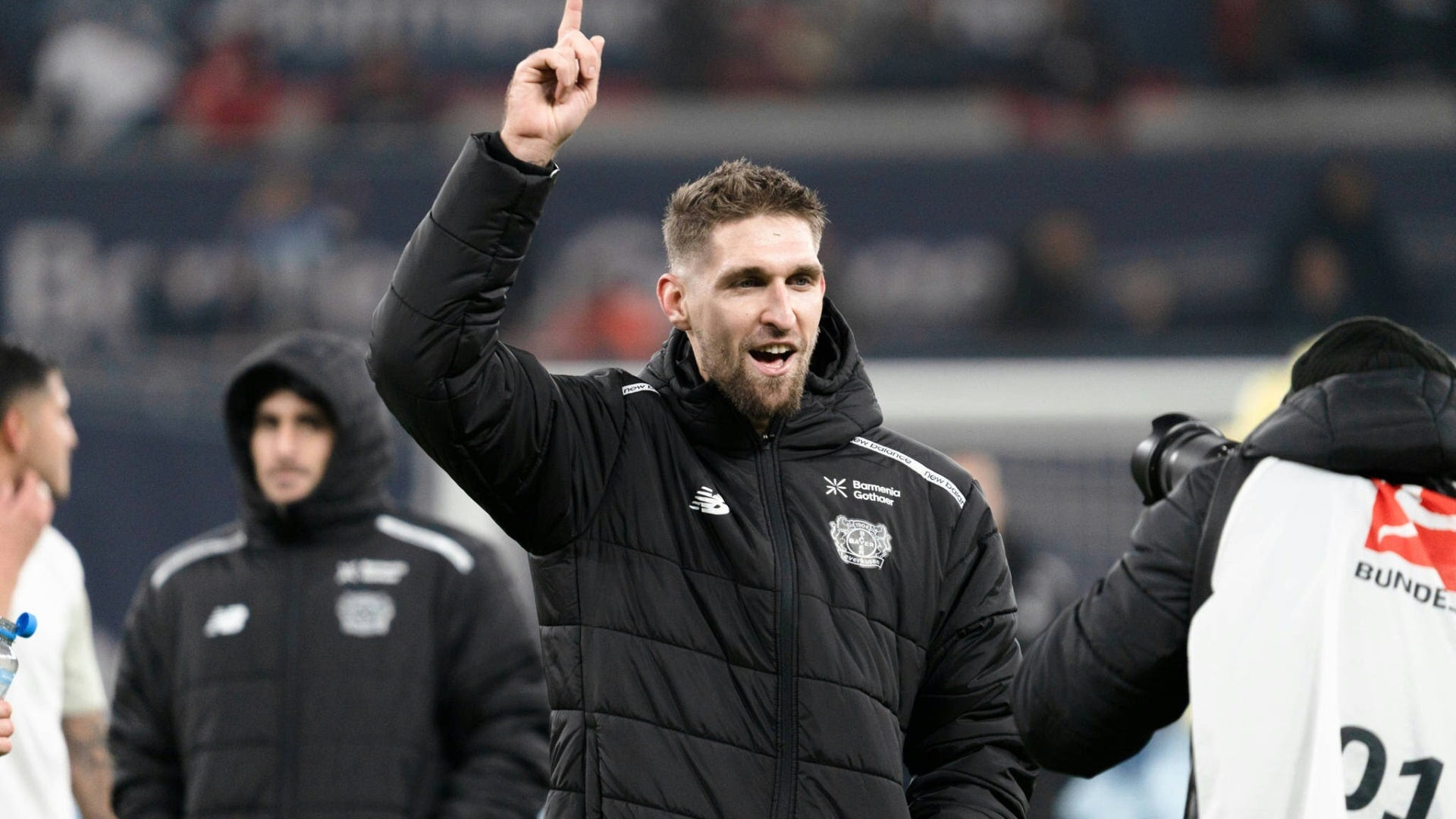 "Unbesiegter Meister": Bayer jubelt ueber Bayerns Niederlage