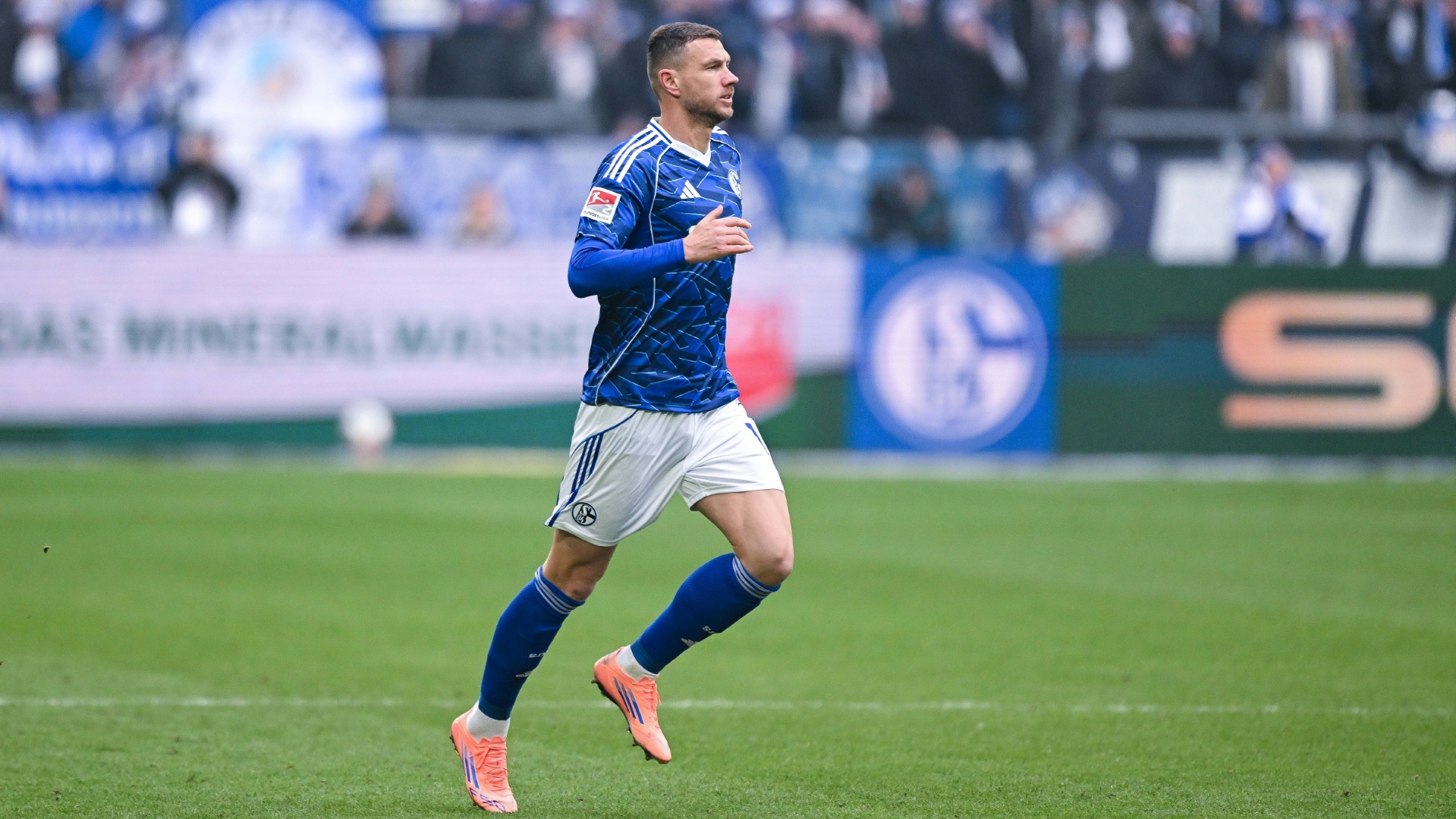 Gleich ein Tor: Dzeko jubelt beim Debüt